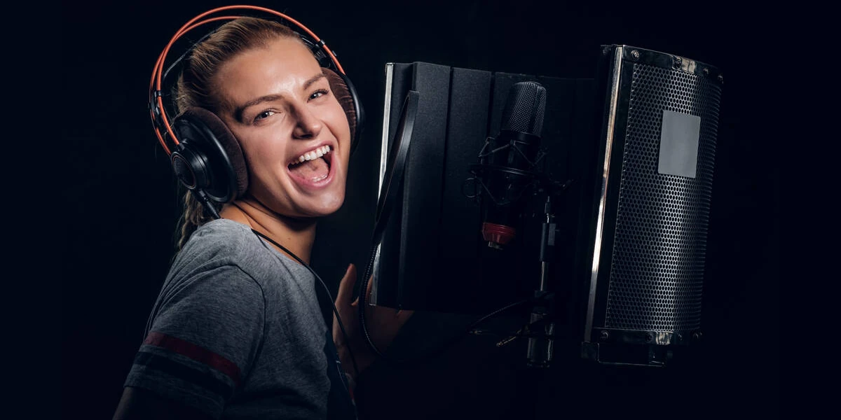 woman singing in front a professional microphone